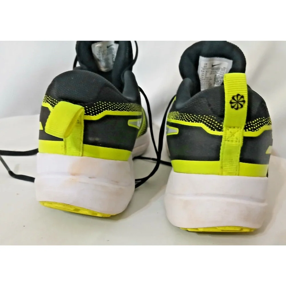 Nike Cosmic Runner Big Kids Running Shoes Youth 6/Mens 6 Neon Durable Futuristic